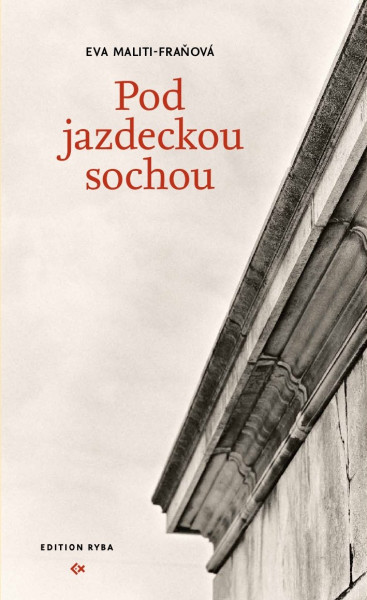 Pod jazdeckou sochou