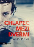 Chlapec mezi dveřmi Chlapec mezi dveřmi