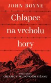 Chlapec na vrcholu hory Chlapec na vrcholu hory